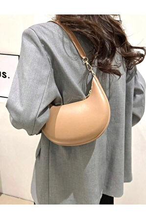AY DİZAYNLI GÜNLÜK ŞIK TASARIMLI KADIN KOLTUK ALTI BAGET ÇANTA