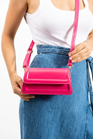 Kadın Çapraz Askılı Ve Elden Tutmalı Çanta