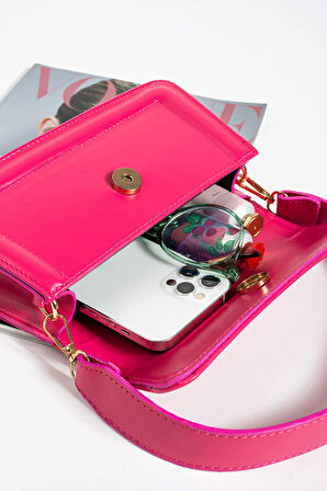 Kadın Çapraz Askılı Ve Elden Tutmalı Çanta