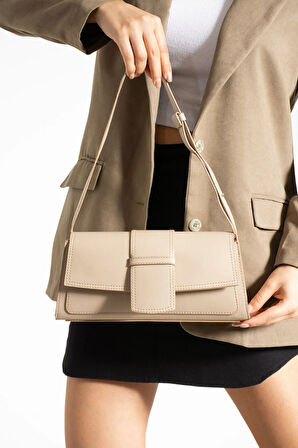 Kadın Kapaklı Dikdörtgen Çanta