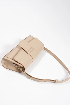 Kadın Kapaklı Dikdörtgen Çanta