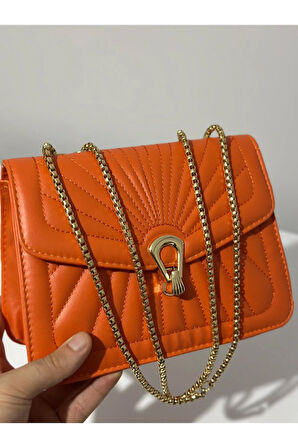 Tavuz nakış işlemeli 2 gözlü çapraz kilitli çanta