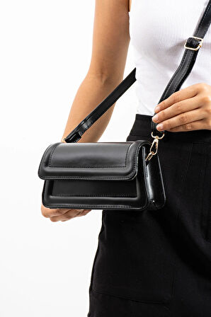 Kadın Çapraz Askılı Ve Elden Tutmalı Çanta