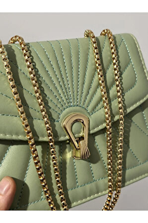 Tavuz nakış işlemeli 2 gözlü çapraz kilitli çanta