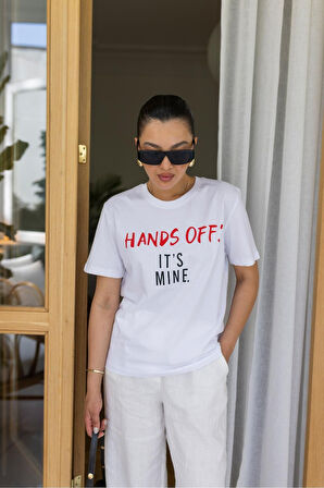Beyaz Hands Off İt's Mine Yazılı T-shirt