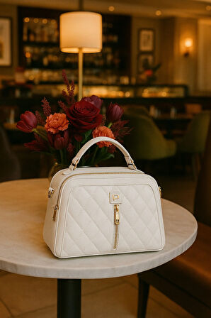 Lüks Kapitone Deri Omuz Çantası – Metal Detaylı Şık Model