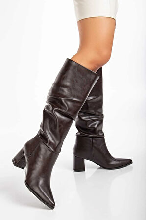 SİVRİ BURUN TOPUKLU PİLELİ BÜZGÜLÜ KADIN ÇİZME
