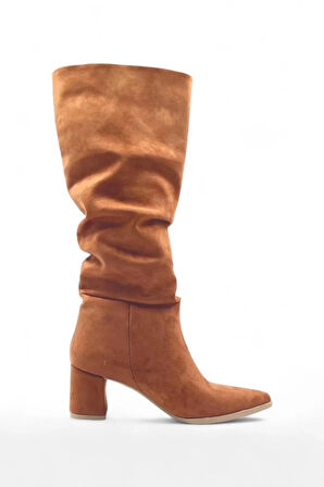 SİVRİ BURUN BÜZGÜ KADIN TOPUKLU FERMUARSIZ ÇİZME