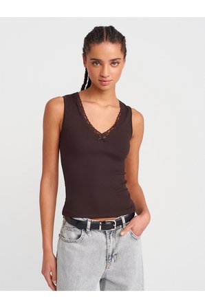 31778 Dantel Detaylı Top-Koyu Kahve