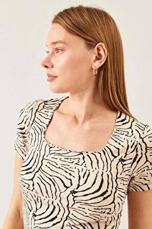 Kadın Bej Siyah Zebra Desen Kare Yaka Kısa Kol Viskon Bluz