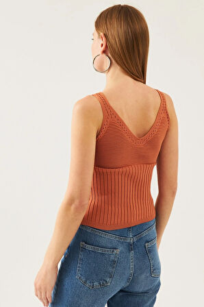 Kadın Kahverengi Kolsuz Askılı Bel ve Yaka Detaylı Yazlık Atlet Triko Bluz