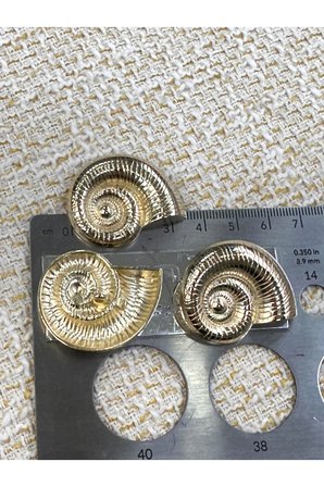 İstiridye model extra büyük gold düğme seti(4cm)