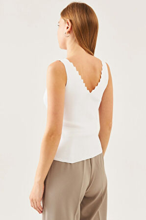 Kadın Beyaz Kolsuz Kalın Askılı Merdiven Yaka Yazlık Atlet Triko Bluz