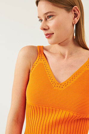 Kadın Turuncu Kolsuz Askılı Bel ve Yaka Detaylı Yazlık Atlet Triko Bluz