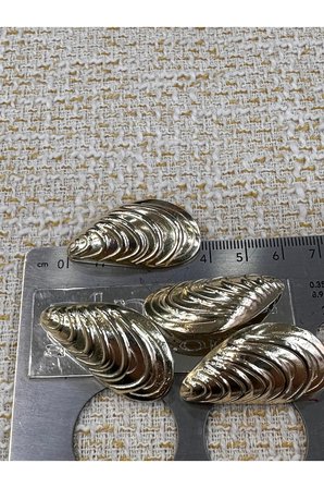 Midye kabuğu modelli gold renk büyük düğme seti
