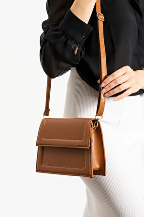 Kadın Çapraz Asmalı Ve  Elden Tutmalı Çanta