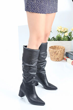 SİVRİ BURUN BÜZGÜ KADIN TOPUKLU FERMUARSIZ ÇİZME