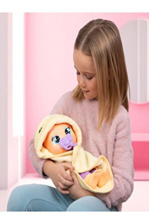 Toys GIO-CYB67200 30 cm Zoe ve Aksesuarlarıyla Banyo Zamanı