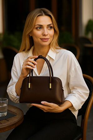 Kadın Şık Orta Boy Omuz ve El Çantası – Altın Detaylı, Fermuarlı Günlük & Ofis Kullanıma Uygun