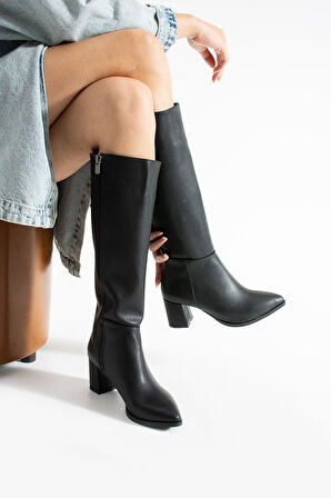 Siyah Topuklu Yan Fermuarlı Kadın Çizme