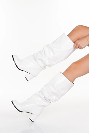 PUSİ BEYAZ RUGAN 5 CM TOPUKLU KÖRÜKLÜ DİZ ALTI ÇİZME