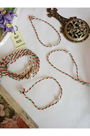 20 ADET İNCİLİ MARTENİÇKA 19 MAYIS TEBRİK KARTLI BİLEKLİK HEDİYE BAHAR BİLEKLİĞİ KIRMIZI YEŞİL BEYAZ