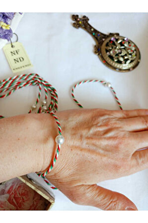 20 ADET İNCİLİ MARTENİÇKA 19 MAYIS TEBRİK KARTLI BİLEKLİK HEDİYE BAHAR BİLEKLİĞİ KIRMIZI YEŞİL BEYAZ