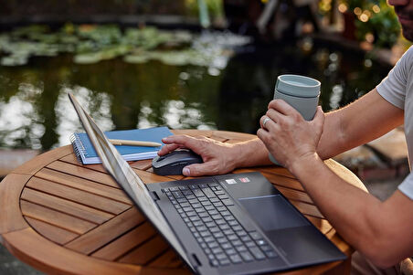 Hp 690 Qi Şarjlı Kablosuz Fare/24 Ay Pil Ömrü/4000 Dpi'Ye Kadar Çoklu Yüzey İzleme/Aes 128 Bit Şifre