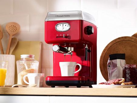 Russell Hobbs 28250-56 Espresso Kahve Makinesi, Retro Kırmızı Süzgeç, 15 Bar, 2 Fincan Başlığı, 1.1 