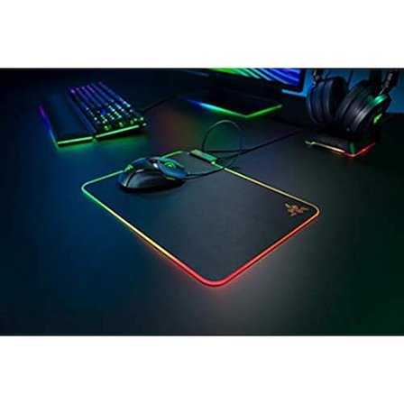 Razer Firefly V2 - Oyun Fare Altlığı (Mikroyapılı Yüzeyli Oyun Fare Altlığı, Kablo Montajı Ve Rgb Ay