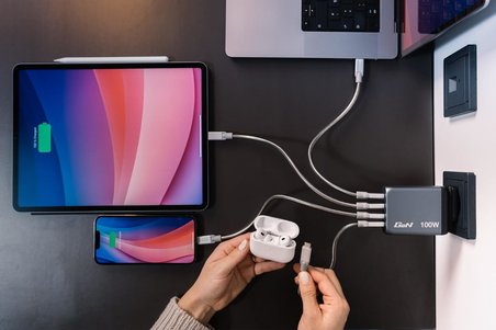 Verbatim Gnc-100 Gan Charger 100W With 2 X Usb-C® Pd 100W / 1 X Usb-C® Pd 65W / 1 X Usb-A Qc 3.0 (Eu