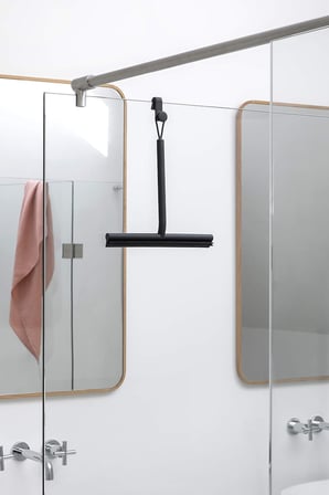 Brabantia Silikon Duş Sileceği Kancalı (Koyu Gri) Leke Önleyici Temizleme Sileceği Banyo Camı, Plast