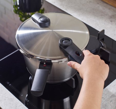 Fissler Vitaquick Premium 8 Litre Düdüklü Tencere + Buharda Pişirme Aparatı