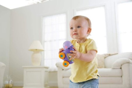 Fisher Price Poppity Araçlar, Emeklemeye Teşvik Edici Zıplayan Renkli Toplar, Eğlenceli Sesler, Mor 