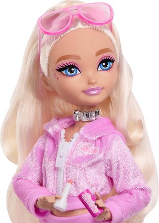 Barbie Dream Besties Malibu Weekend Outdoor, Pembe Sweatshirt Ve Parmak Arası Terlikli, Uzun Sarı Sa