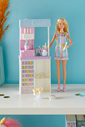 Barbie Dondurma Dükkanı Oyun Seti, 30 Cm Sarışın Bebek, 2 Kutu Oyun Hamuru, 2 Kase, 2 Külah, 3 Dekor