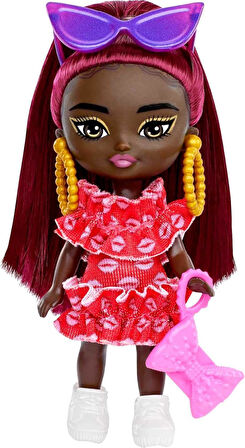 Barbie Bordo Saçlı Ekstra Mini Mini Bebek, Kırmızı Fırfır Elbise, Güneş Gözlüğü Ve Aksesuarları Ve S