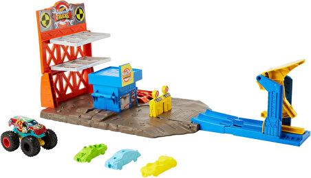 Hot Wheels Monster Trucks Patlama İstasyonu Oyun Seti Ve 1 Adet 1:64 Ölçekli Hw Demo Derby Ile 3 Ade