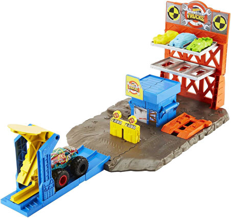 Hot Wheels Monster Trucks Patlama İstasyonu Oyun Seti Ve 1 Adet 1:64 Ölçekli Hw Demo Derby Ile 3 Ade