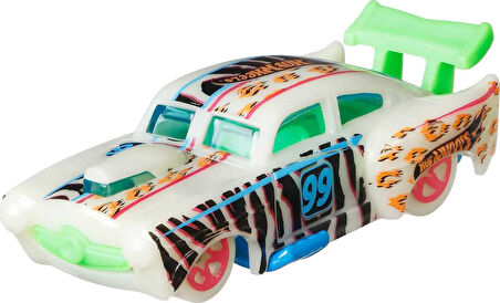 Hot Wheels Monster Trucks Karanlıkta Parlayan Araçlar Paketi, 3 Yaş Ve Üzeri, Hcb57