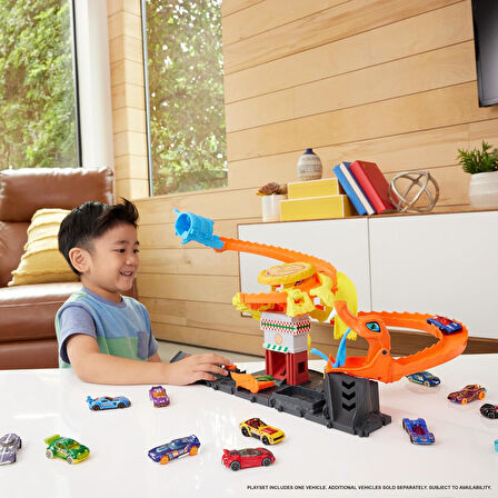 Hot Wheels Pizza Dükkanında Kobra Macerası Oyun Seti