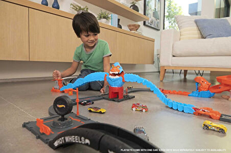 Hot Wheels Hdr30 – Gorilla Saldırısı, 1 Hot Wheels Araba, Diğer Setlere Bağlanabilir, Benzin Istasyo