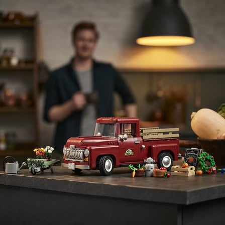 Lego® Icons Kamyonet 10290 Yetişkinler Için Yapım Seti; 1950’Lerden Orijinal Klasik Bir Kamyonet Yap