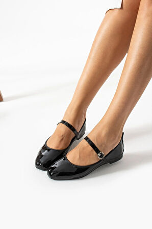 KEMERLİ TOKALI KARE BURUN KADIN BABET