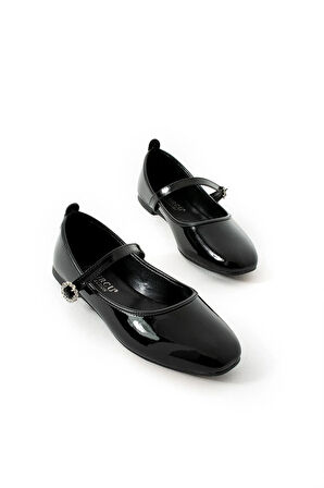 KEMERLİ TOKALI KARE BURUN KADIN BABET