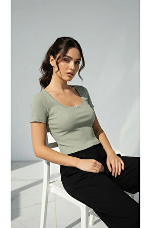 Haki Kısa Kollu Dantel Detaylı Kaşkorse Body Tişört