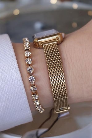 Altın Sarısı Çelik Bilezik 23 mm Kare Kasa Yeşil Kadran Mini Kadın Kol Saati, Taşlı Bileklik Hediye