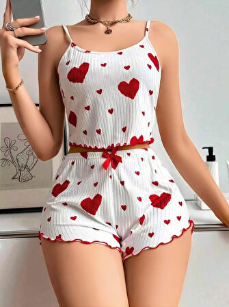 Pamuklu Beyaz Üstüne Kırmızı Kalp Desenli Askılı Şortlu Pijama Takımı