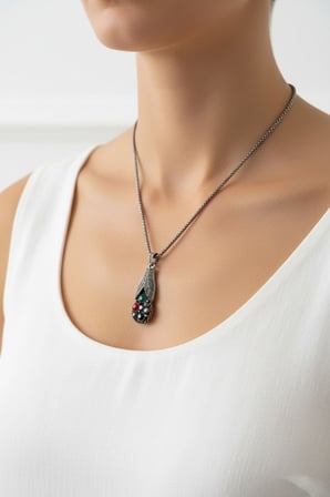 Boncuk Detaylı Otantik Yapraklı Kolye