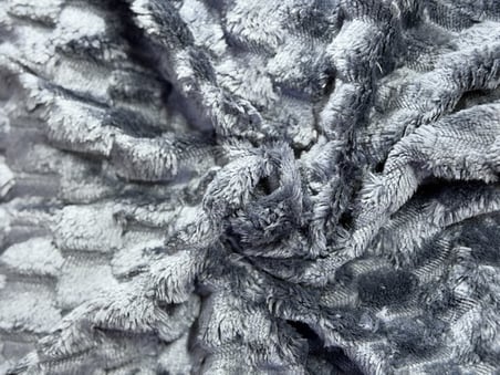 Kaymaz Tabanlı Kabartmalı Peluş Çok Amaçlı Örtü
